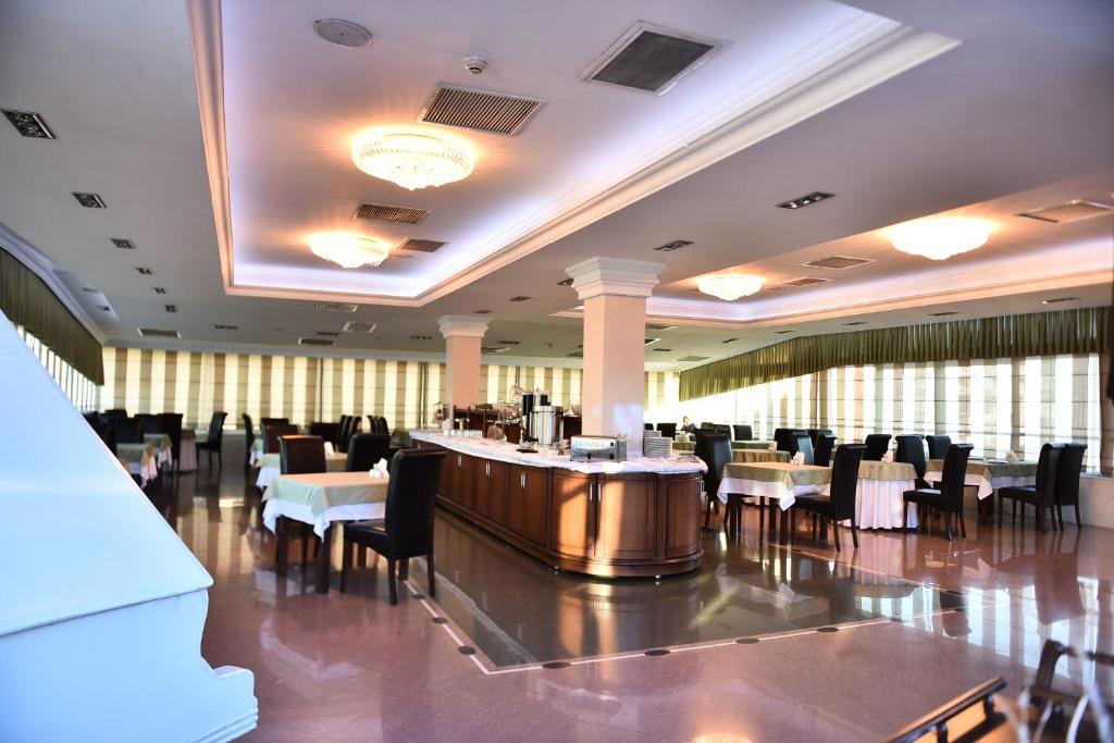 Era Palace-3